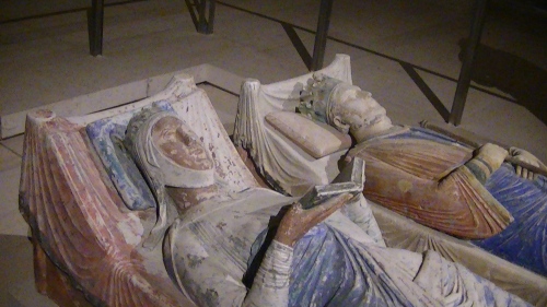 Church_of_Fontevraud_Abbey_Eleanor_of_Aquitaine_and_Henry_II_effigies.jpg